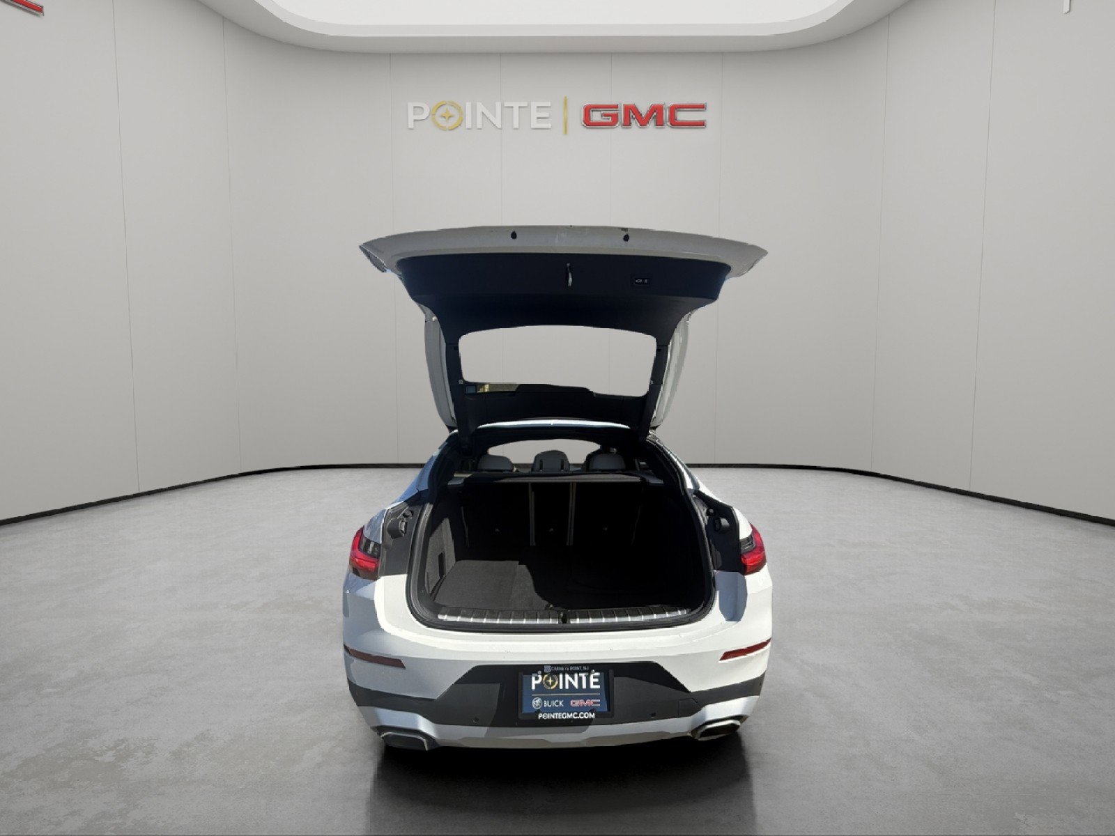 Used 2023 BMW X4 xDrive30i w/ Parking Assistance Package image 29