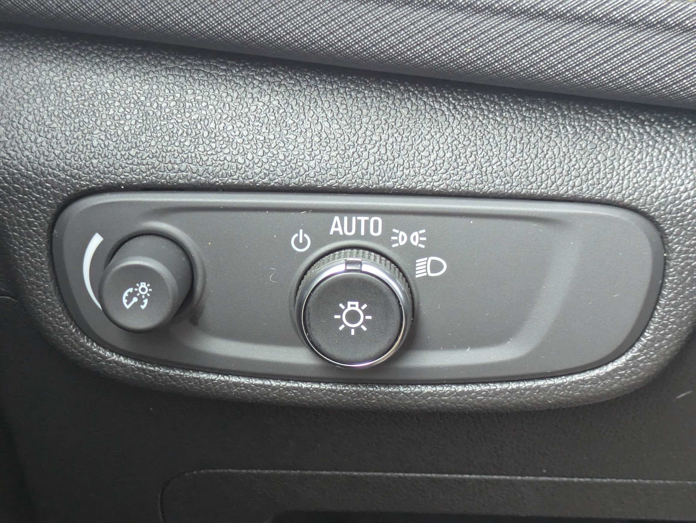 Used 2025 Chevrolet TrailBlazer ACTIV w/ Driver Confidence Package FWD image 29