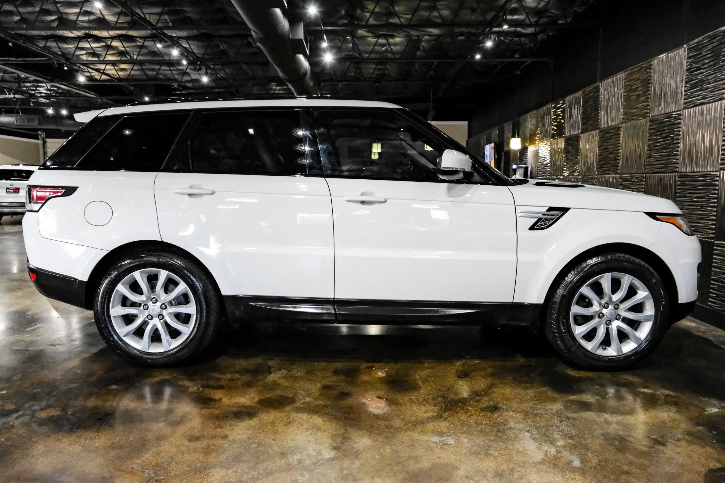 Used 2017 Land Rover Range Rover Sport HSE AWD/4WD image 9