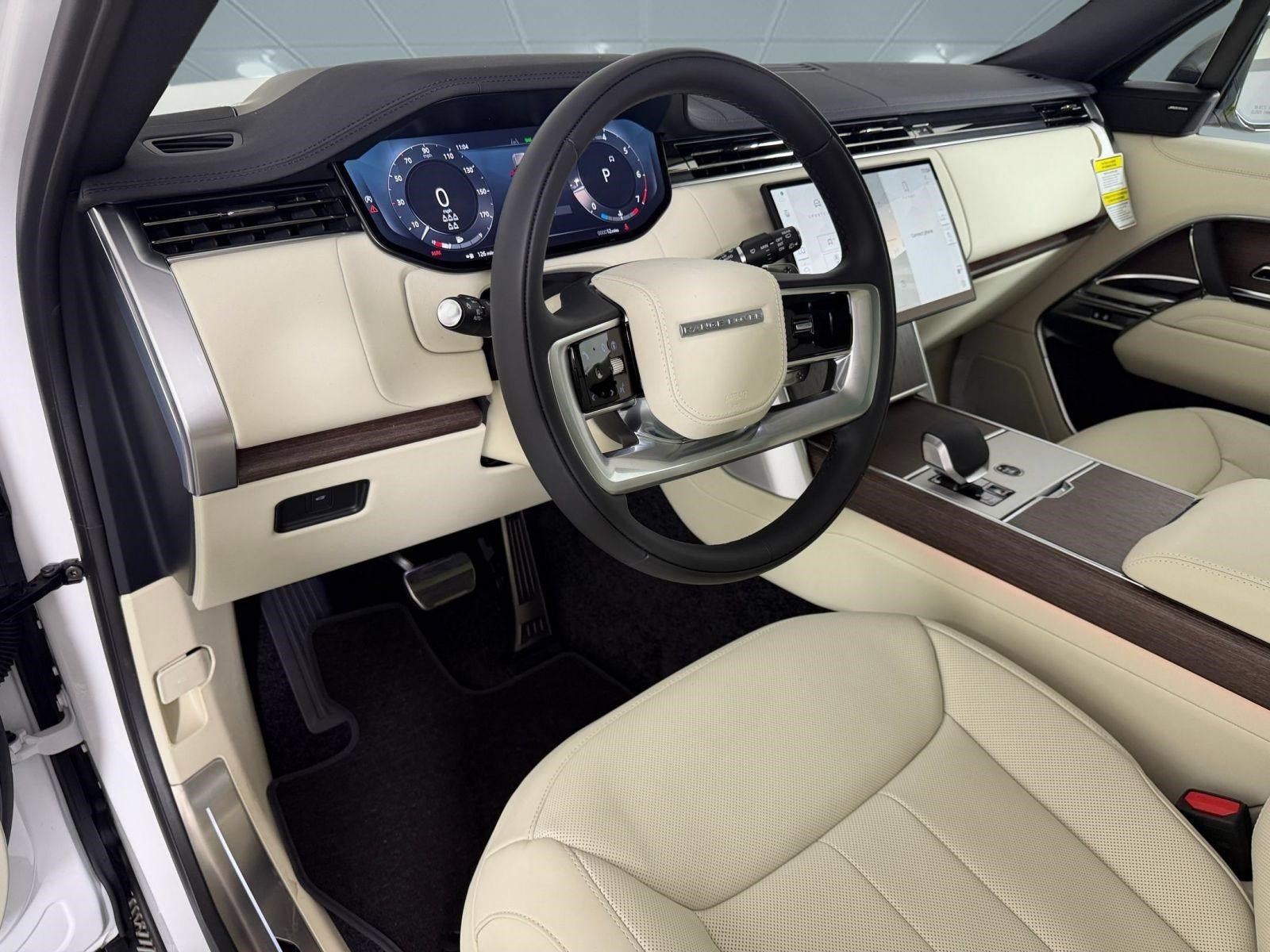 New 2026 Land Rover Range Rover Long Wheelbase SE AWD/4WD image 4