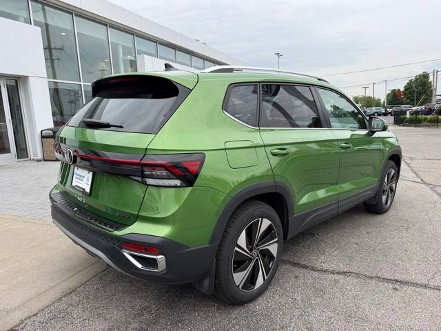 Used 2025 Volkswagen Taos SE w/ Panoramic Sunroof Package AWD/4WD image 6