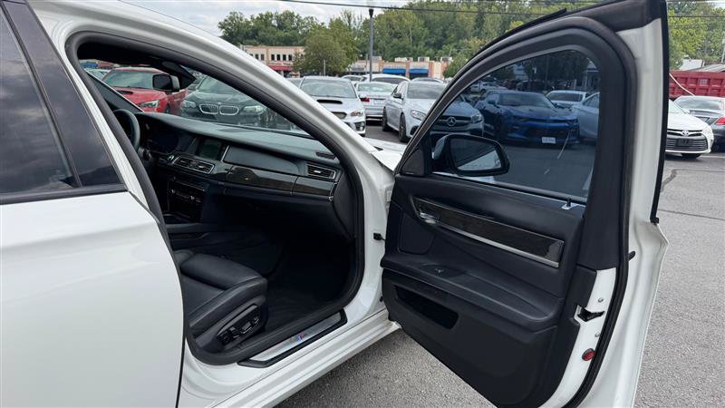 Used 2014 BMW 750Li RWD image 33