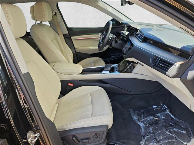 Certified 2024 Audi Q8 e-tron Premium Plus w/ Premium Plus Package AWD/4WD image 25