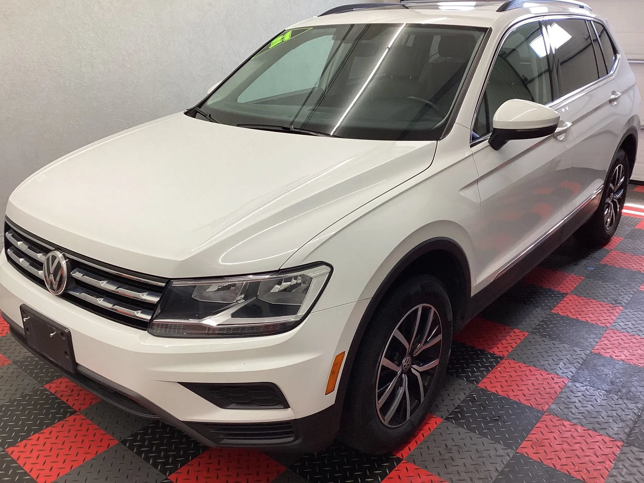 Used 2021 Volkswagen Tiguan SE w/ Panoramic Sunroof Package AWD/4WD image 1