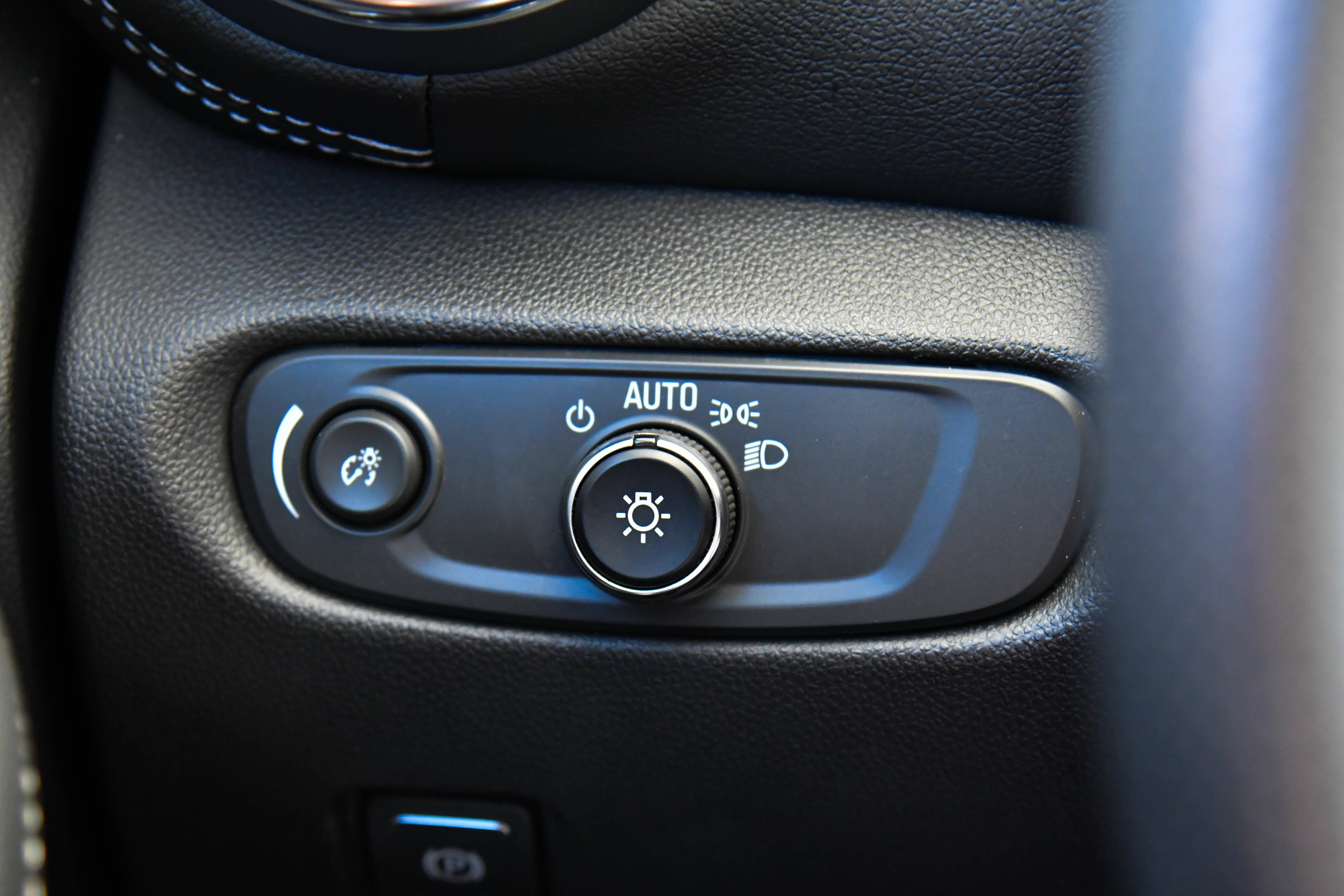 Used 2025 Chevrolet Blazer LT FWD image 31