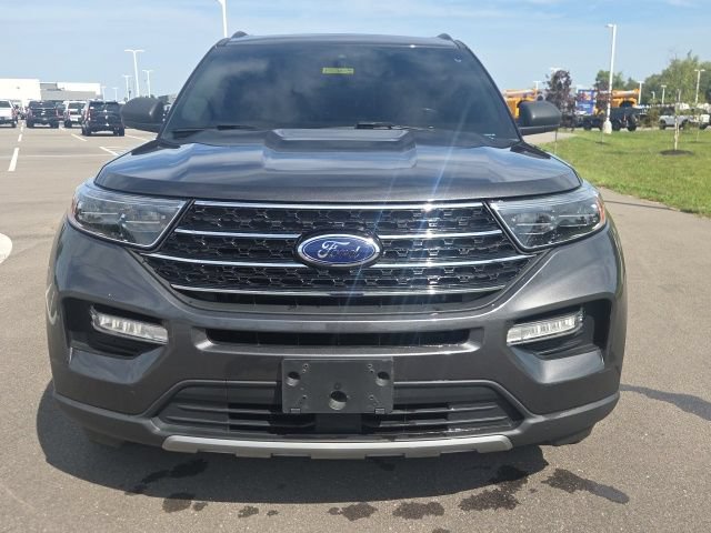 Used 2020 Ford Explorer XLT w/ Equipment Group 202A AWD/4WD image 3