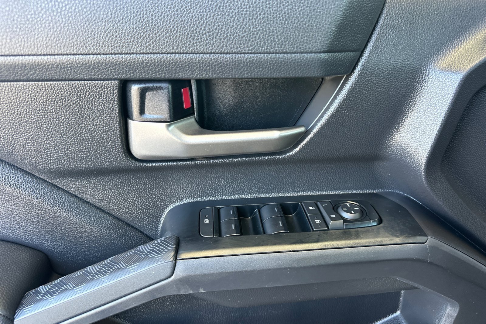 Certified 2025 Toyota Tacoma TRD Off-Road AWD/4WD image 10