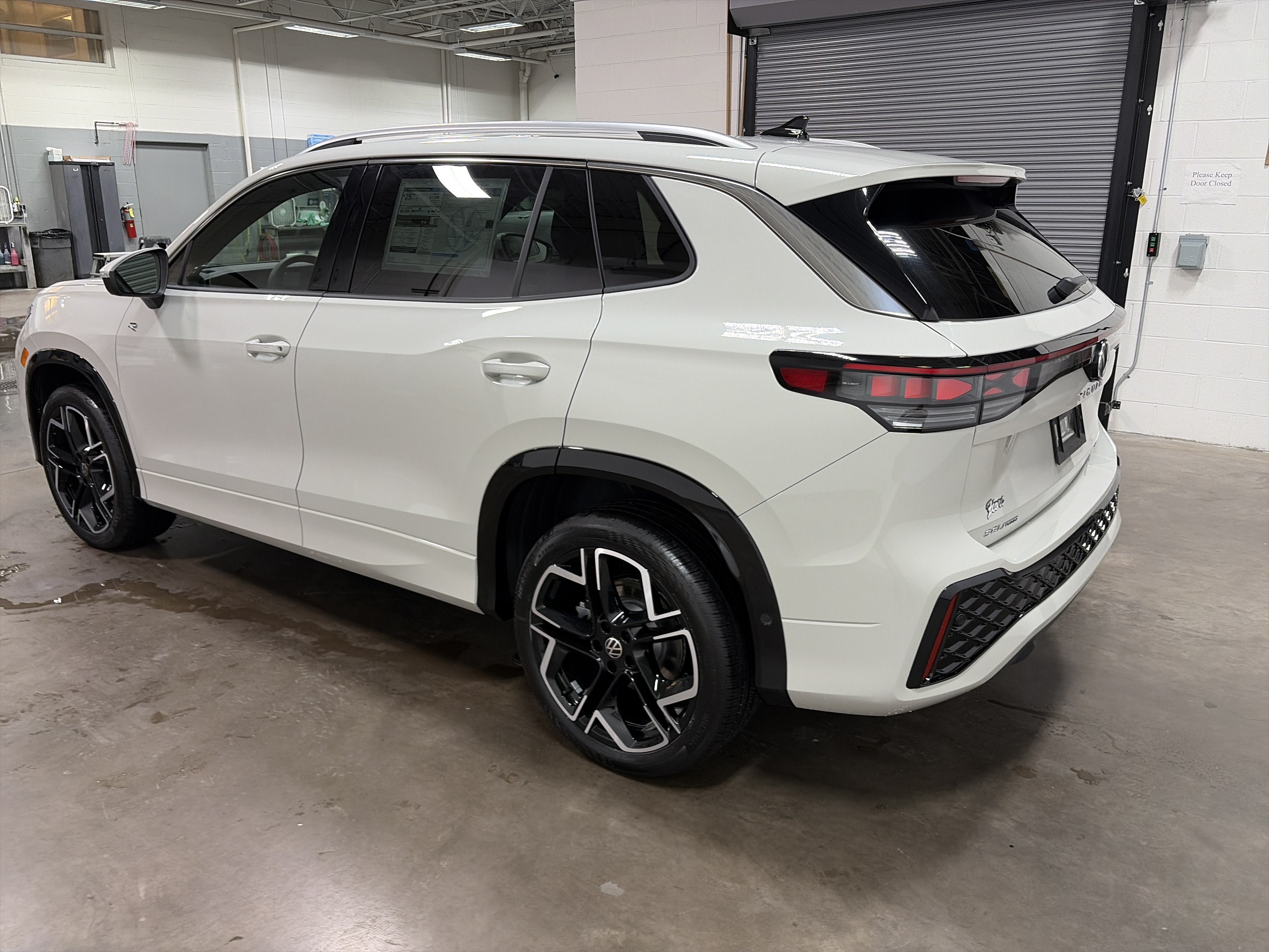 New 2026 Volkswagen Tiguan SEL R-Line AWD/4WD image 8