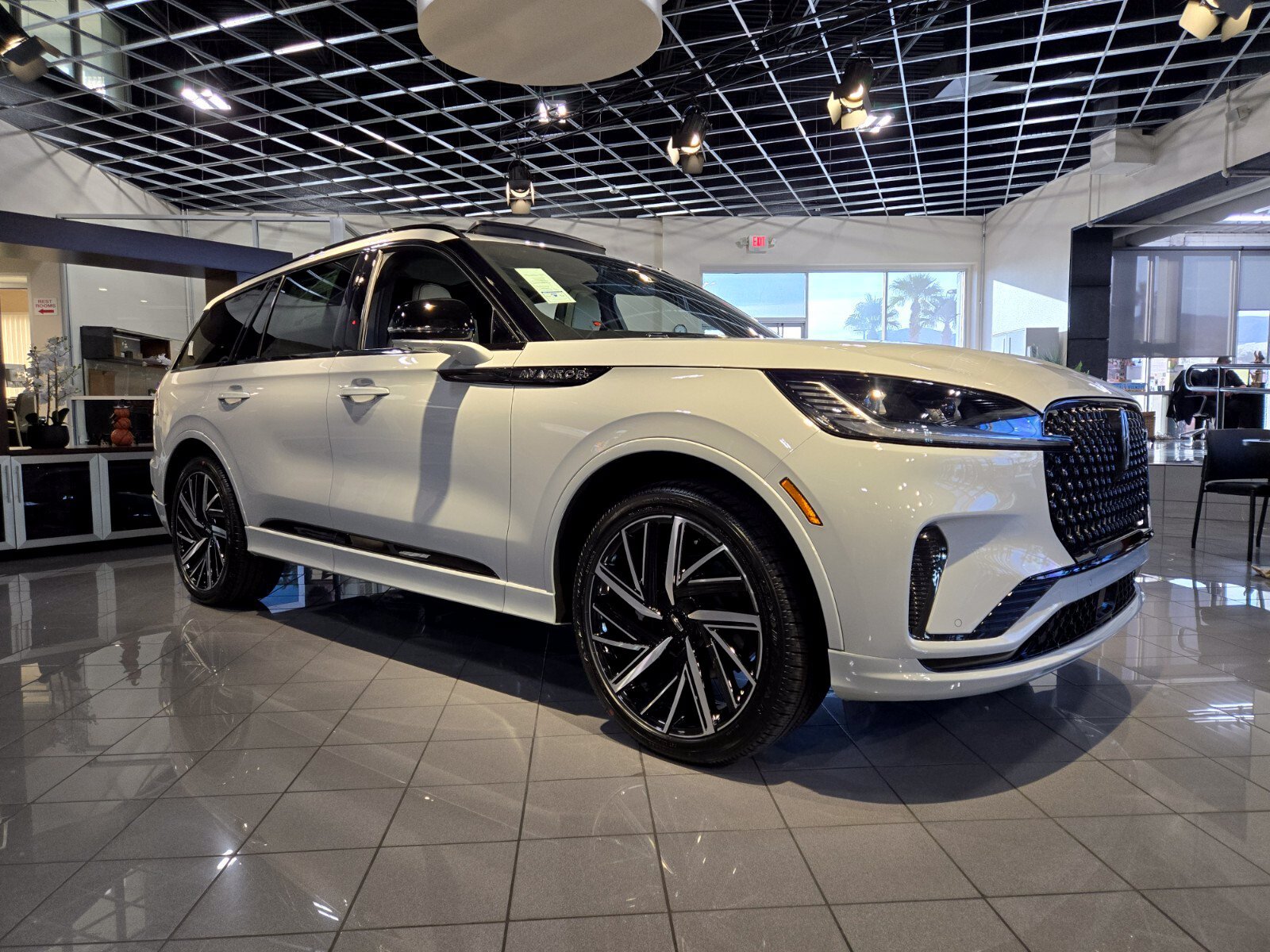 New 2027 Lincoln Aviator Black Label w/ Jet Appearance Package AWD/4WD image 2