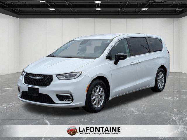 Certified 2024 Chrysler Pacifica Touring-L image 9