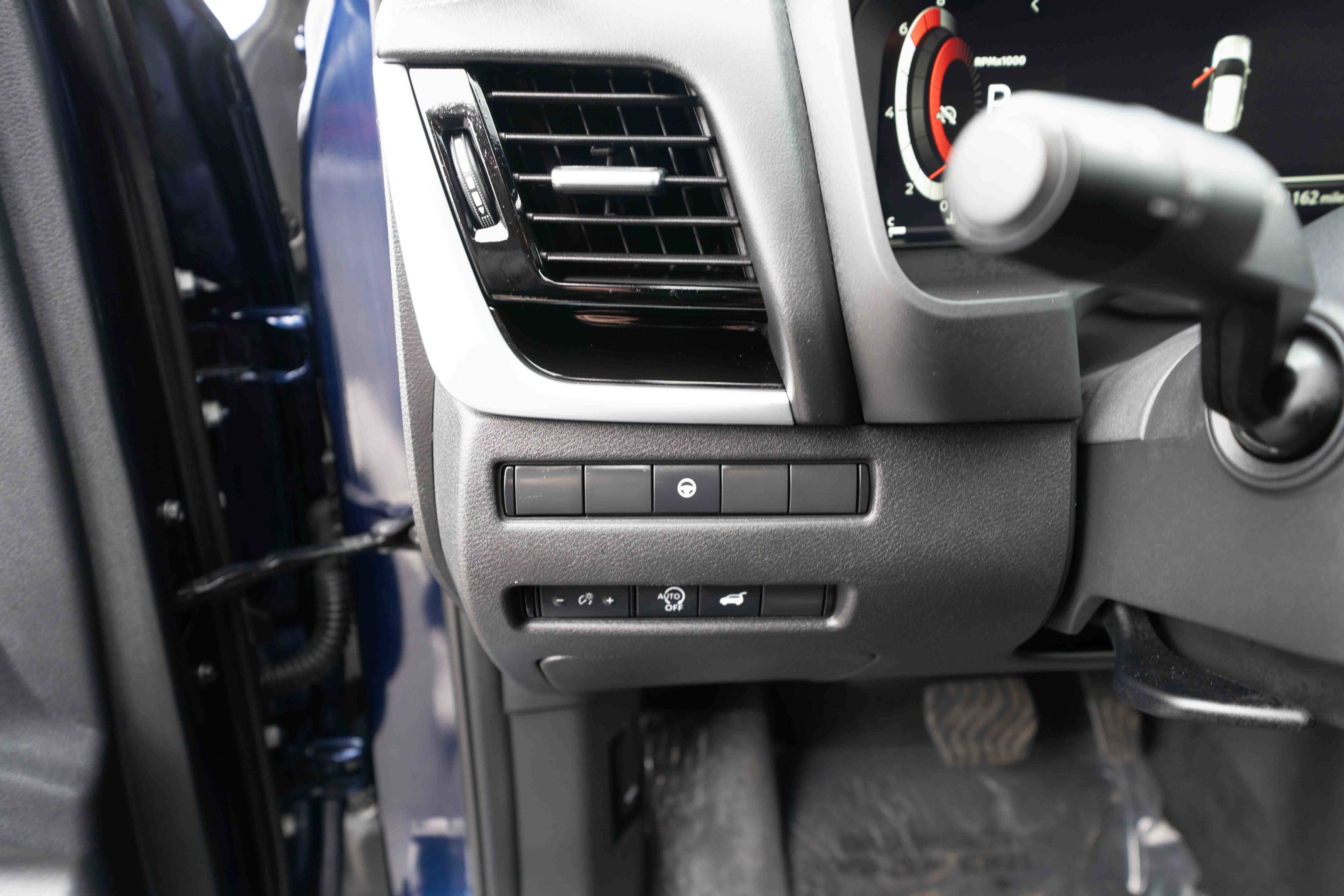 Used 2024 Nissan Rogue SL image 11