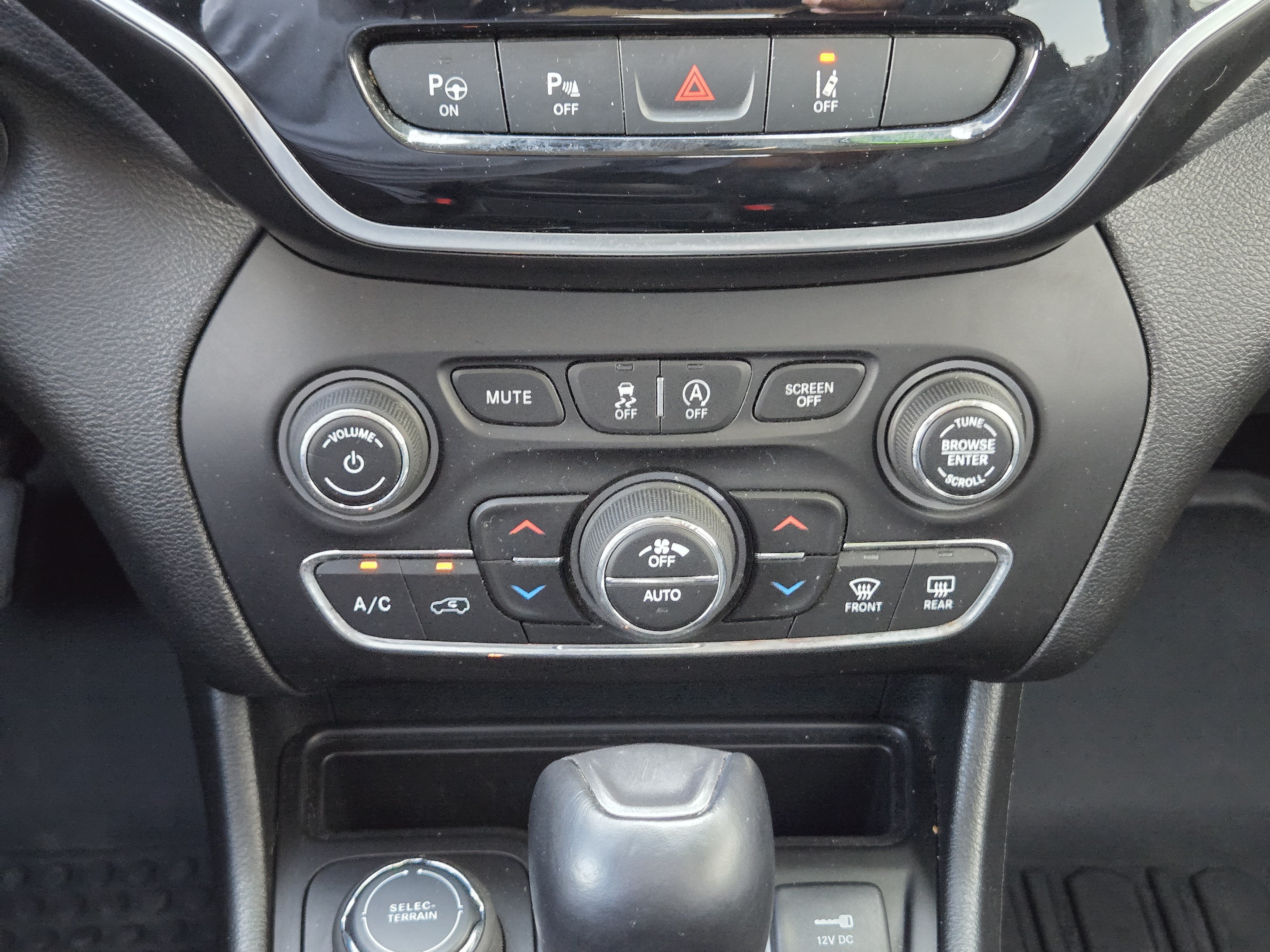 Used 2021 Jeep Cherokee Limited AWD/4WD image 20