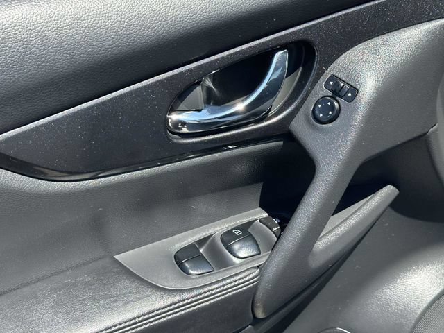 Used 2018 Nissan Rogue SV FWD image 15