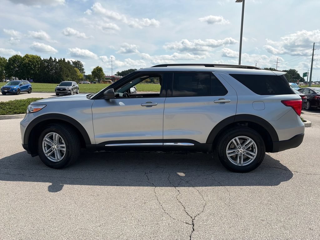 Used 2024 Ford Explorer XLT w/ Equipment Group 202A AWD/4WD image 4
