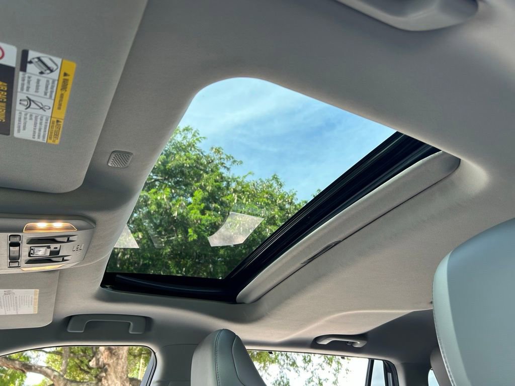 Used 2021 Toyota Highlander Limited image 18