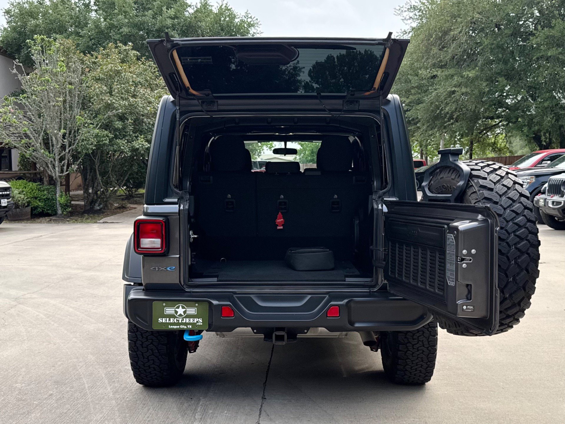 Used 2023 Jeep Wrangler Unlimited AWD/4WD image 12
