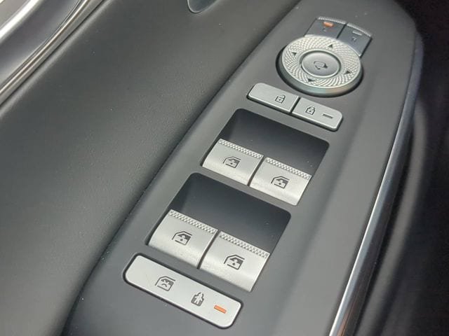 Used 2023 Genesis GV70 2.5T w/ Select Package AWD/4WD image 24