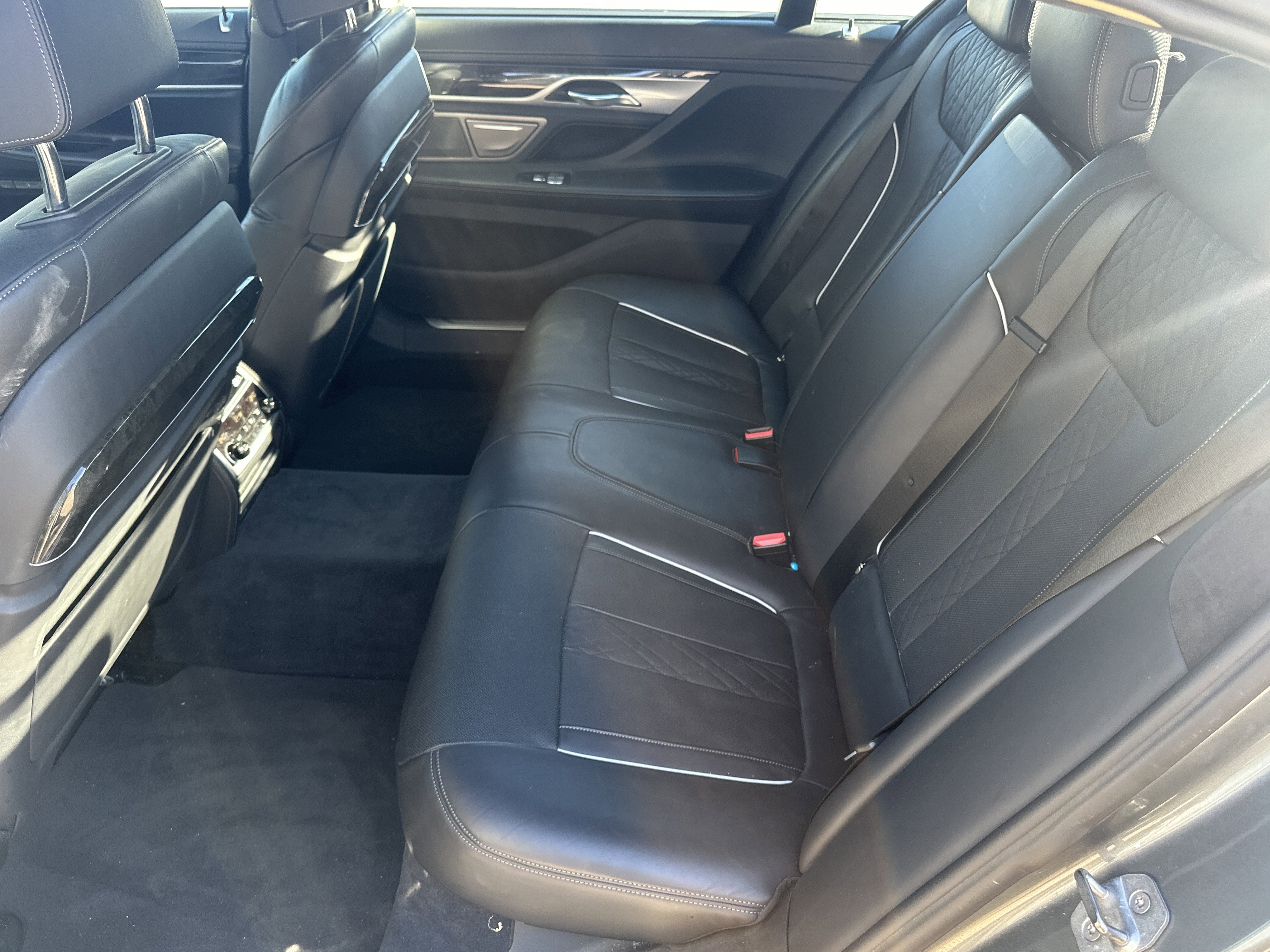 Used 2017 BMW 750i xDrive image 23