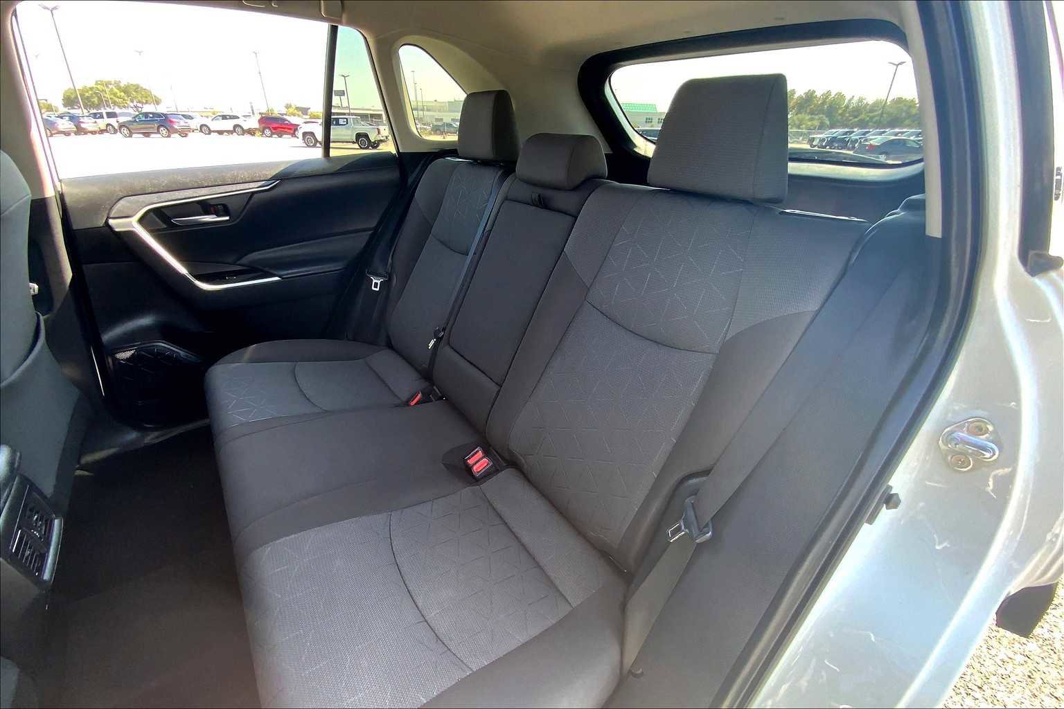 Used 2022 Toyota RAV4 XLE FWD image 20