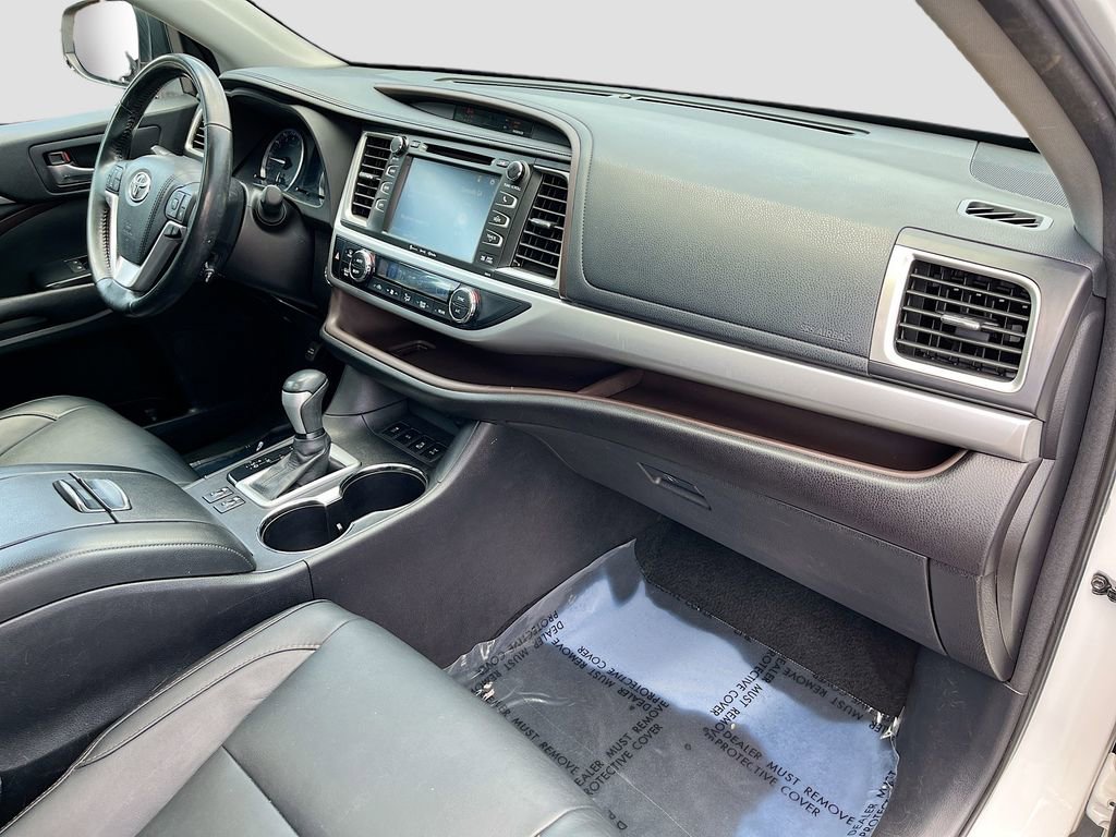 Used 2017 Toyota Highlander XLE AWD/4WD image 36