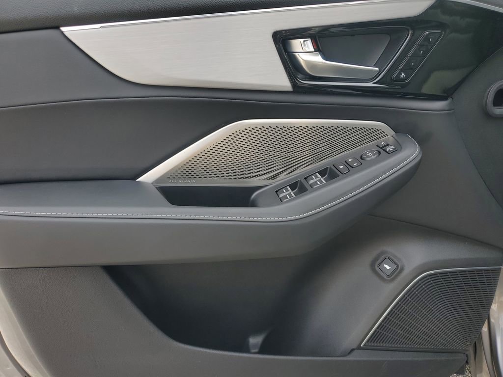 Certified 2023 Acura MDX SH-AWD w/ Technology Package image 21