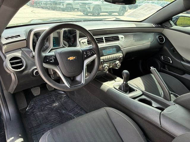 Used 2015 Chevrolet Camaro LS RWD image 16