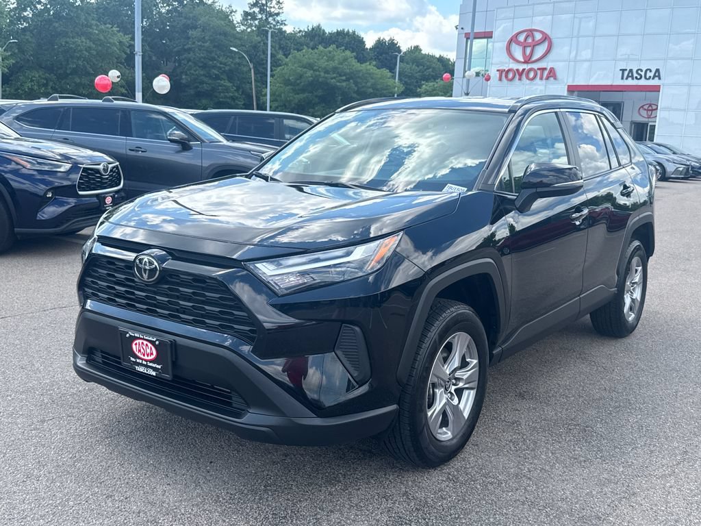 Used 2025 Toyota RAV4 XLE AWD/4WD image 3