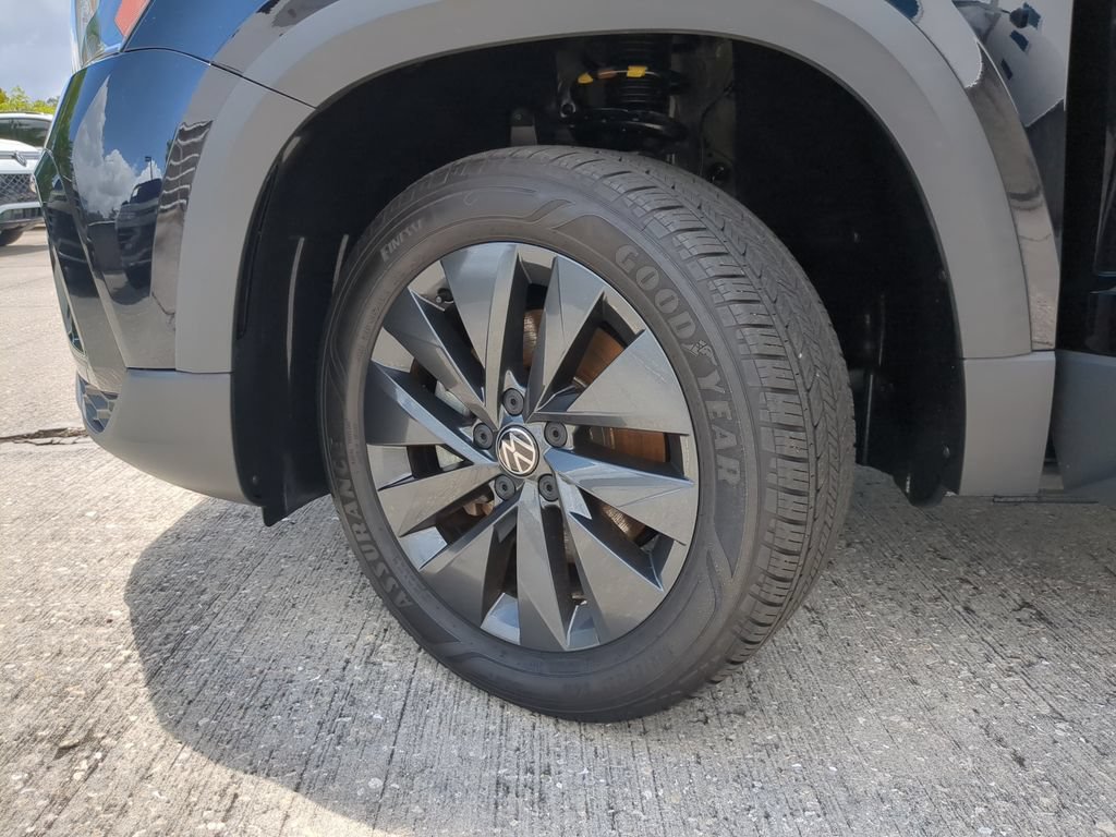 Certified 2022 Volkswagen Taos S FWD image 30
