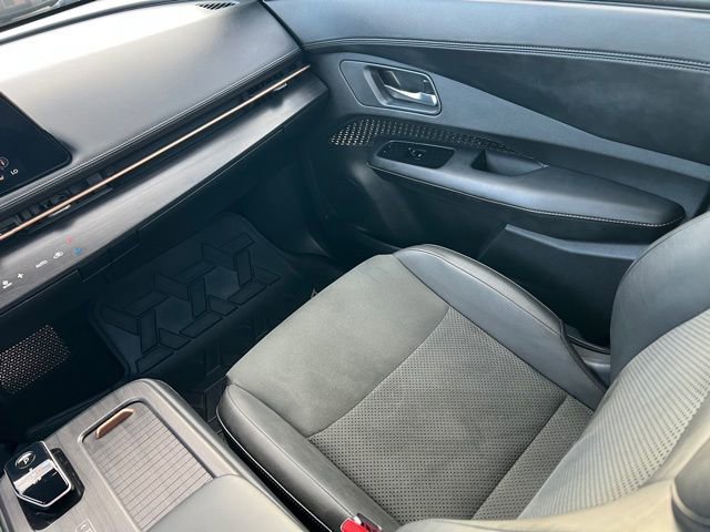 Used 2024 Nissan Ariya AWD image 11