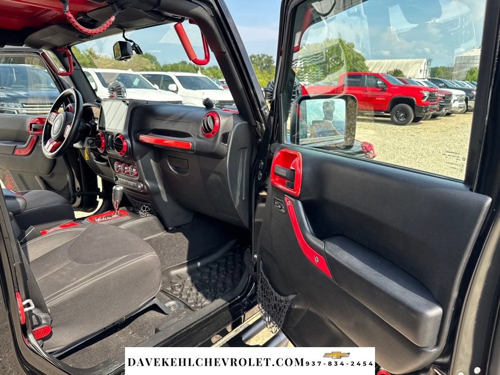 Used 2015 Jeep Wrangler Unlimited Sahara AWD/4WD image 22