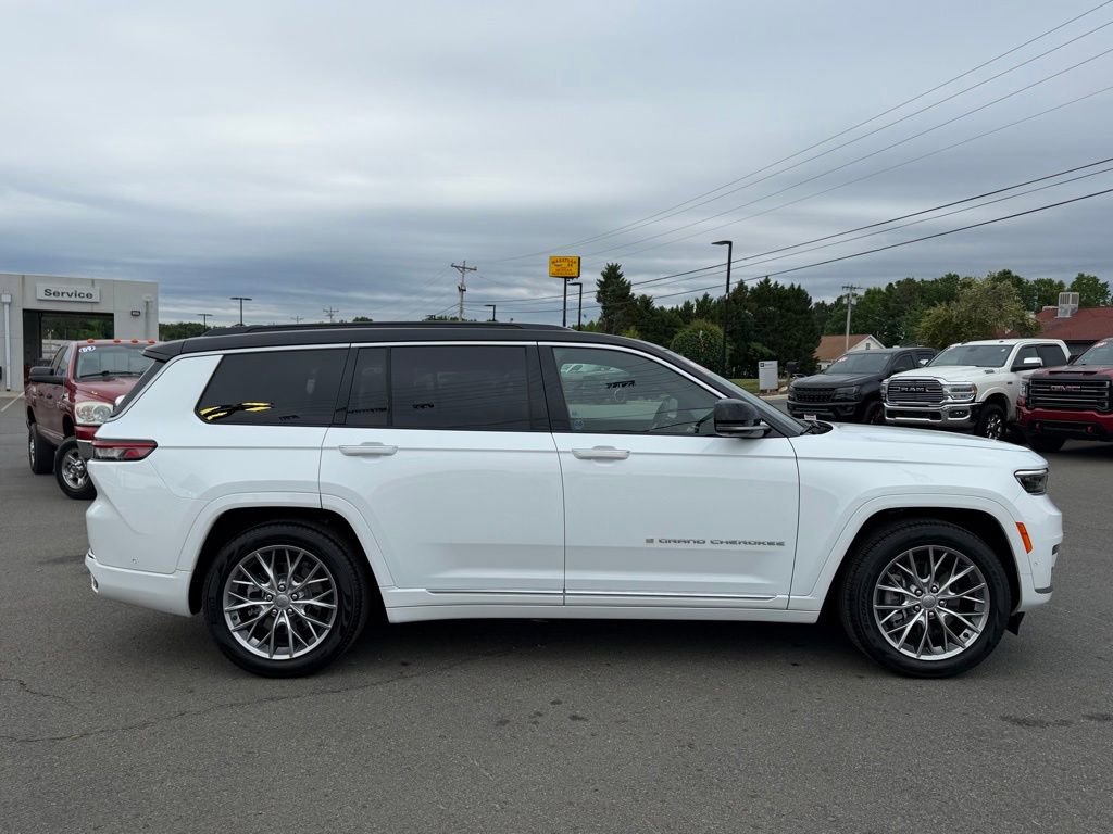 Used 2024 Jeep Grand Cherokee L Summit AWD/4WD image 2