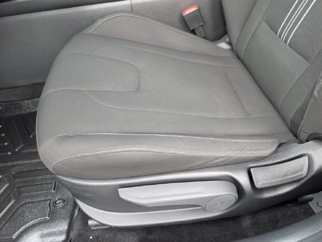 Used 2023 Hyundai Elantra SEL w/ Convenience Package FWD image 18