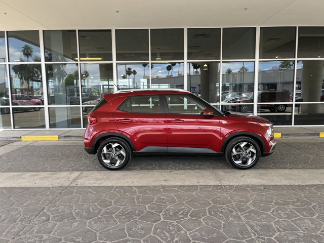 Used 2025 Hyundai Venue SEL image 4
