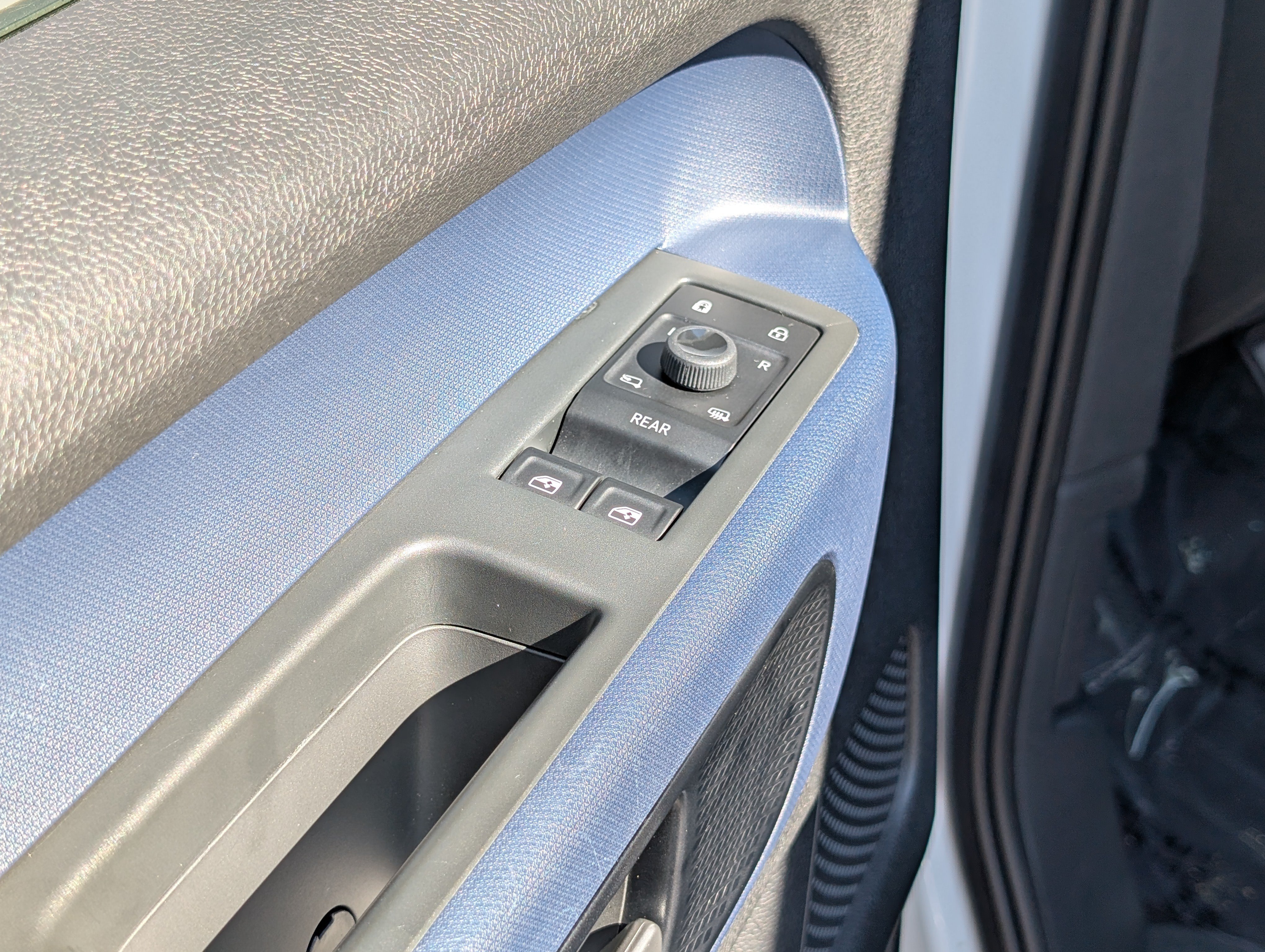 Used 2025 Volkswagen ID. Buzz Pro S Plus RWD image 20