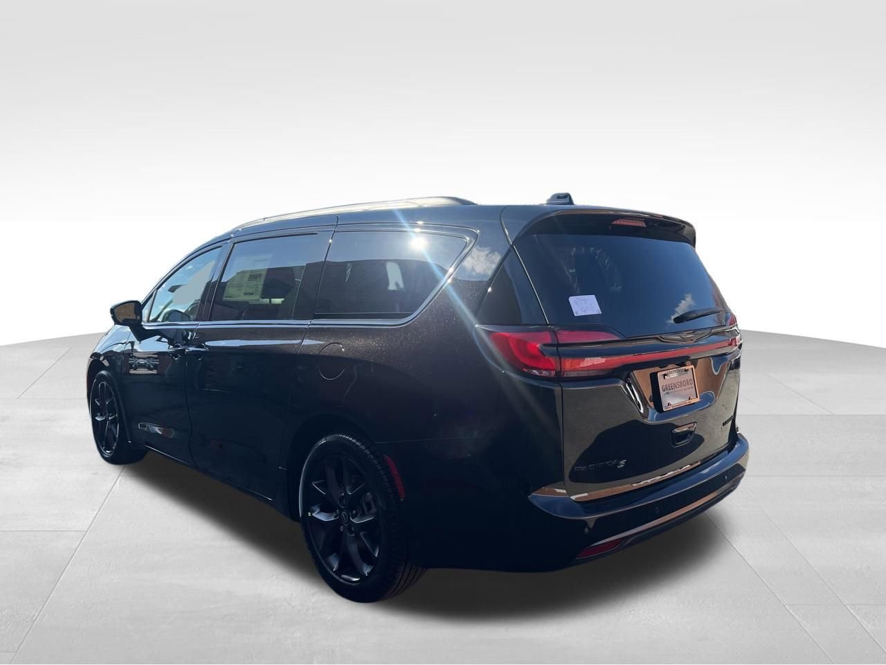 New 2026 Chrysler Pacifica Limited w/ S Appearance Package FWD image 3