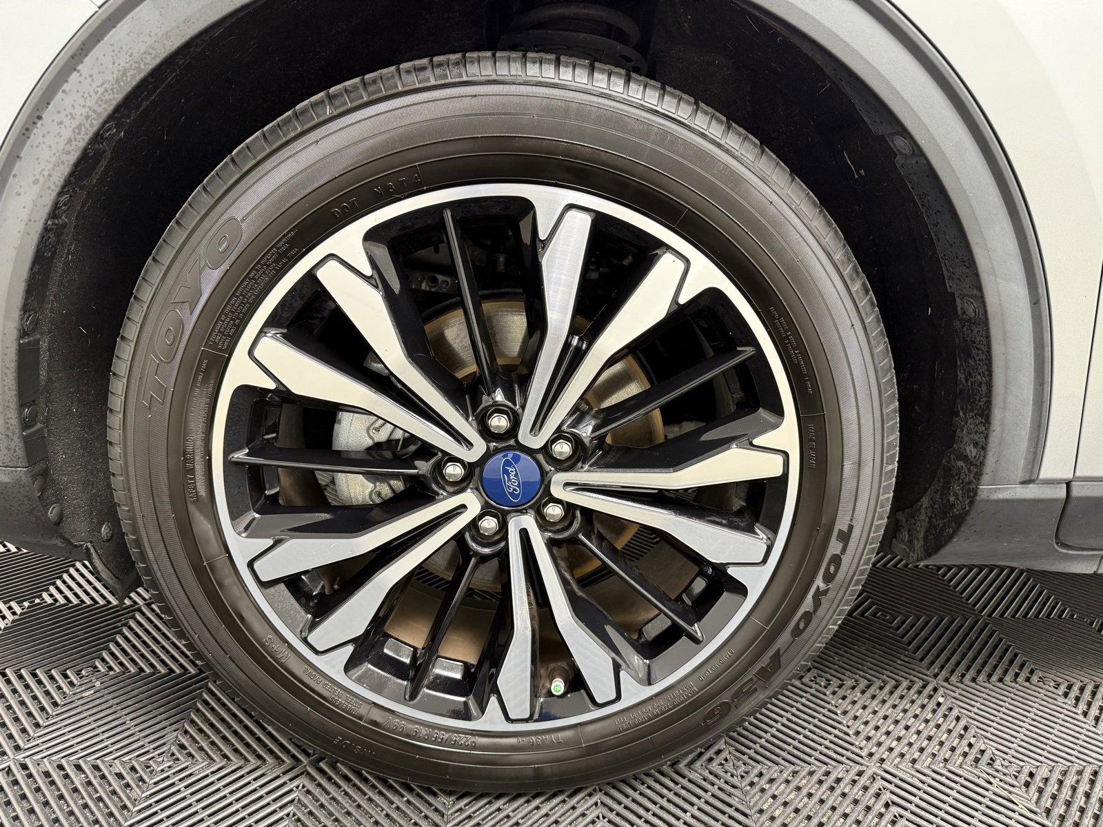 Used 2021 Ford Escape SE w/ SE Sport Appearance Package image 28