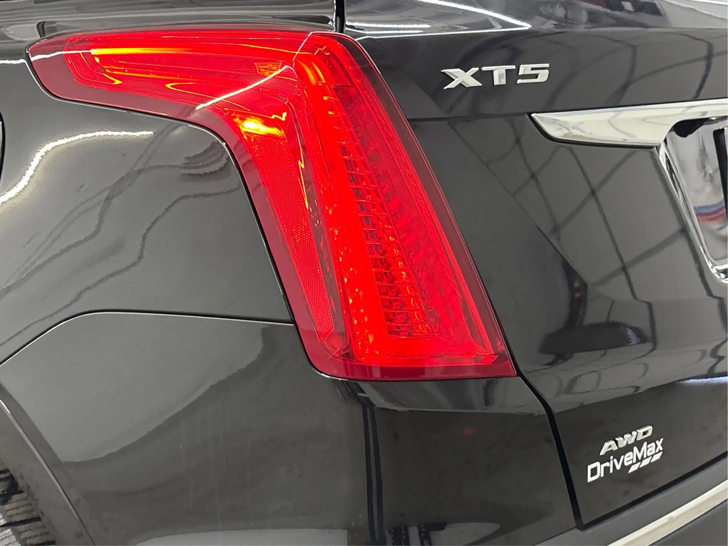 Used 2018 Cadillac XT5 Luxury w/ Driver Awareness Package image 35