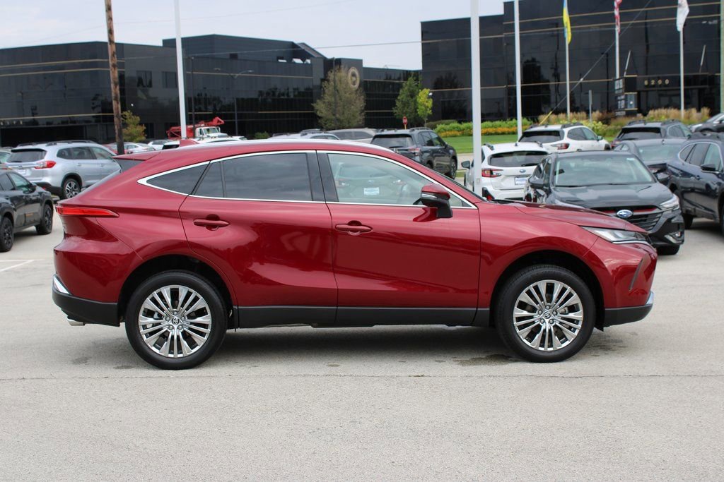 Used 2024 Toyota Venza XLE AWD/4WD image 4