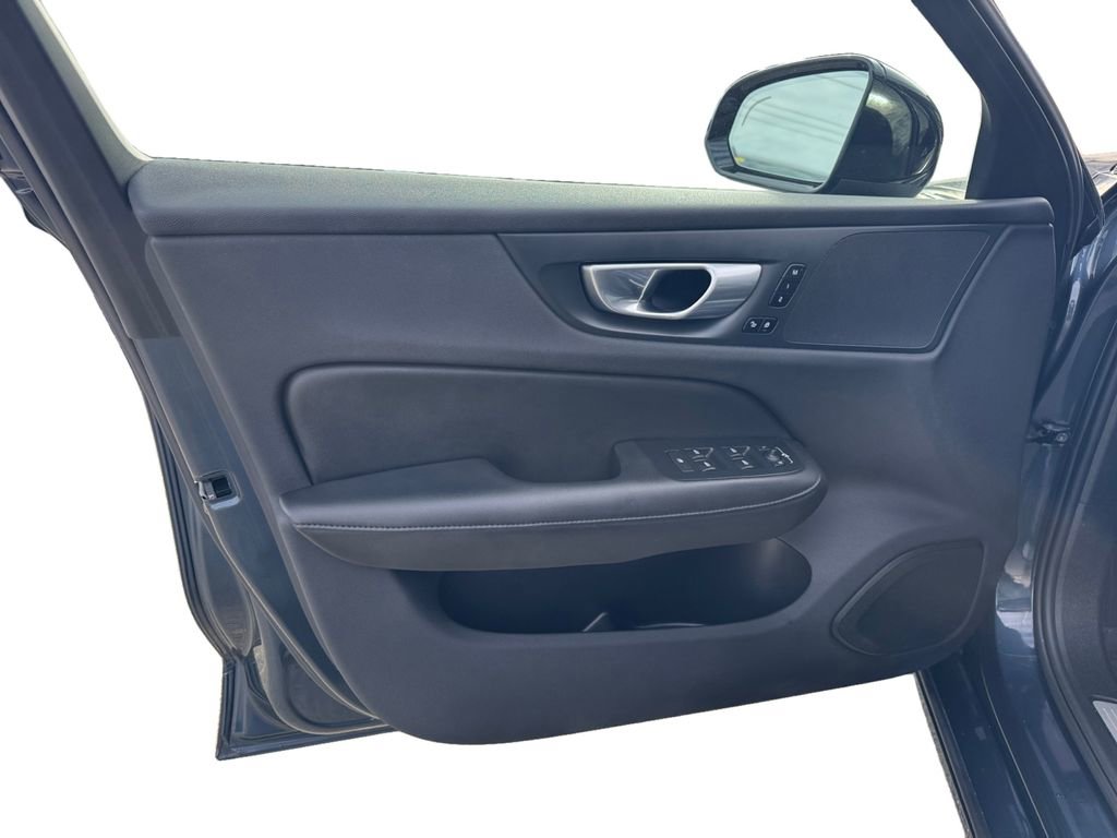 Certified 2025 Volvo S60 B5 Core image 8