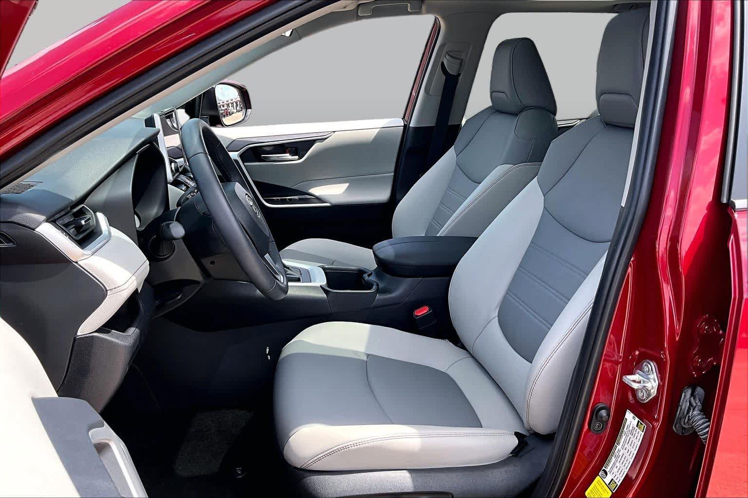 Used 2024 Toyota RAV4 XLE Premium FWD image 15