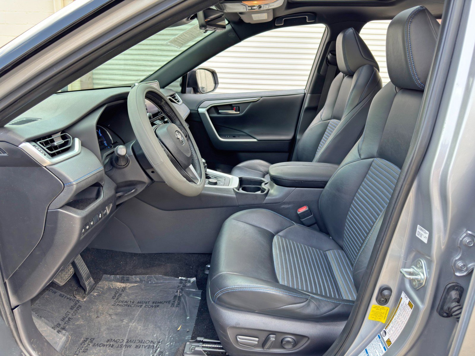 Used 2019 Toyota RAV4 XSE w/ XSE Weather Package AWD/4WD image 16