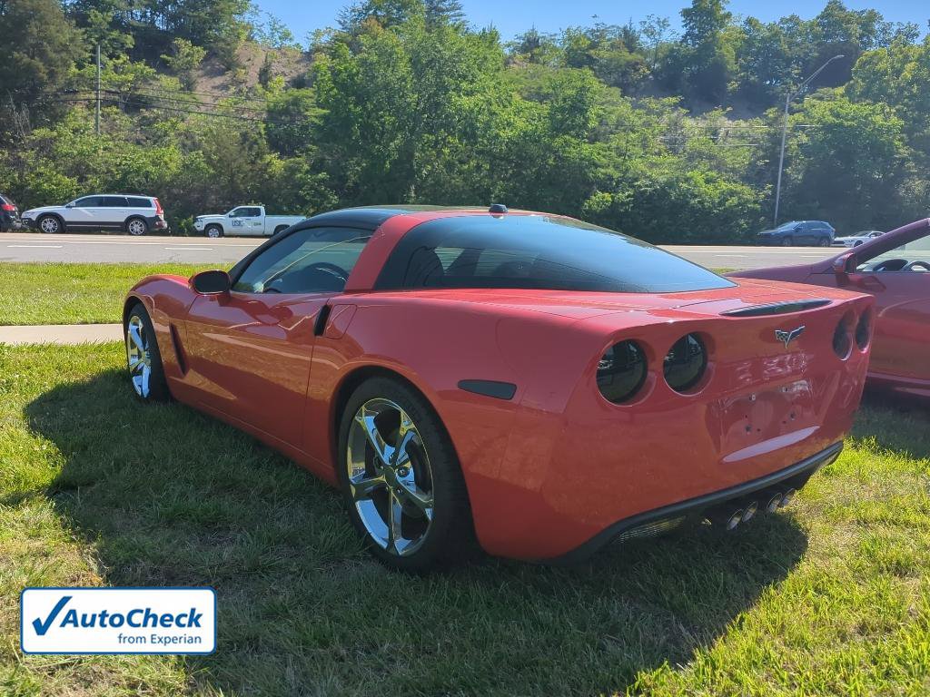 Used 2005 Chevrolet Corvette Coupe w/ Preferred Equipment Group RWD image 2