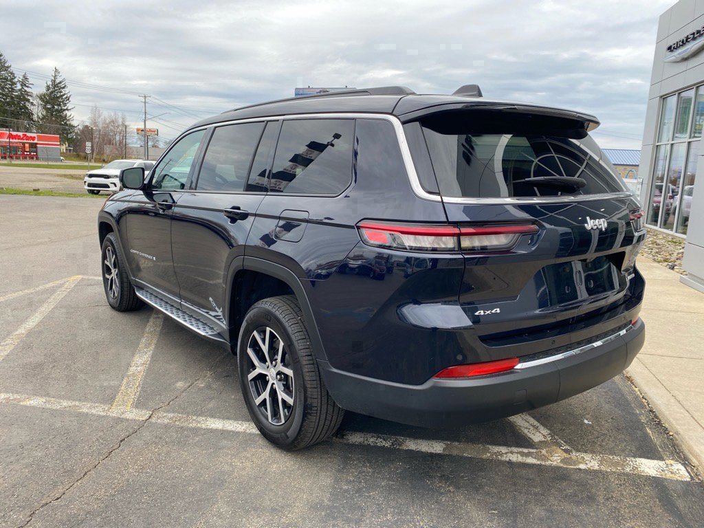 Used 2024 Jeep Grand Cherokee L Limited image 3