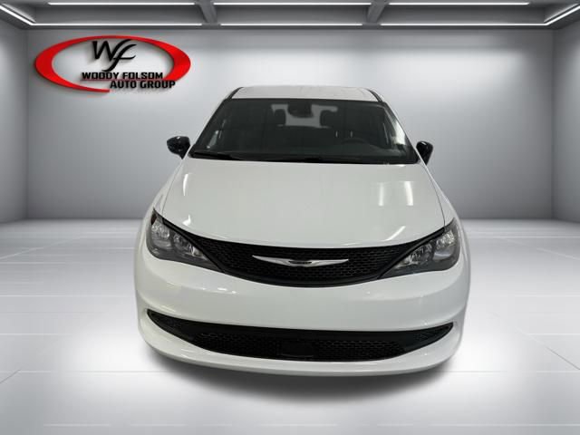 New 2026 Chrysler Voyager LX image 2