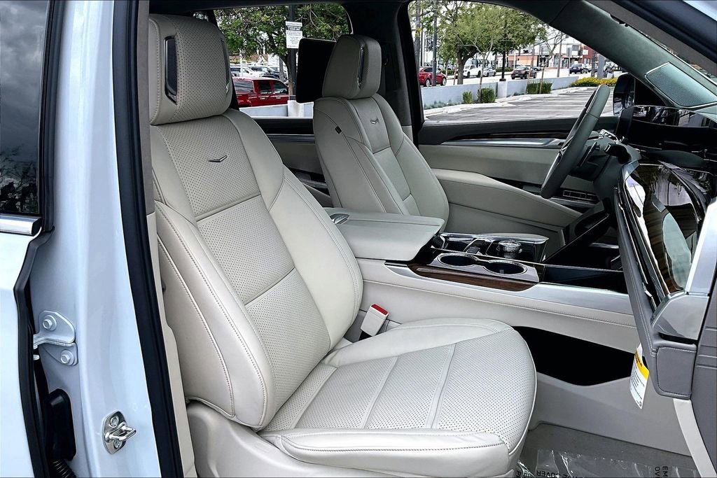 New 2026 Cadillac Escalade Platinum Luxury w/ LPO, Radiant Package AWD/4WD image 35