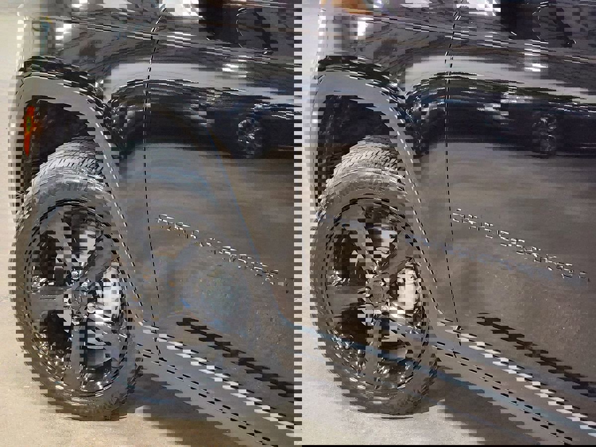 Used 2023 Jeep Grand Cherokee Limited w/ Luxury Tech Group II image 23