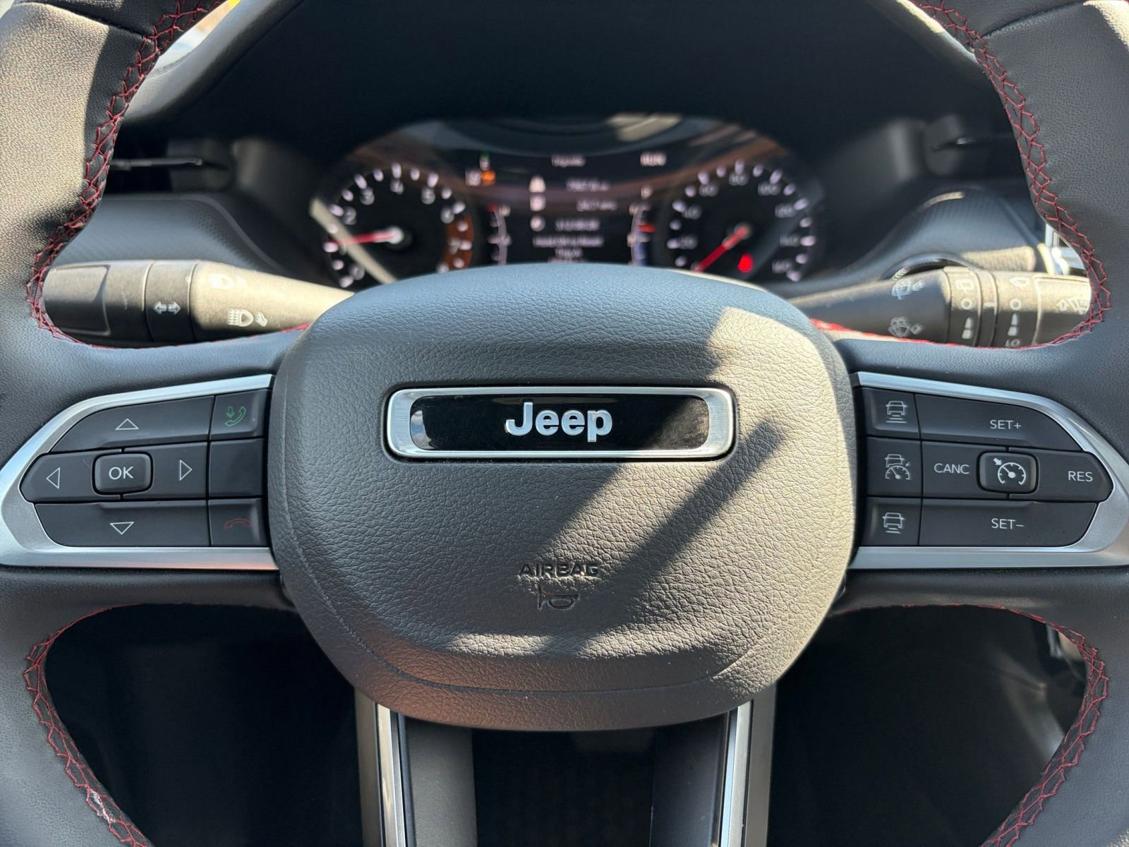 Used 2025 Jeep Compass Trailhawk image 27