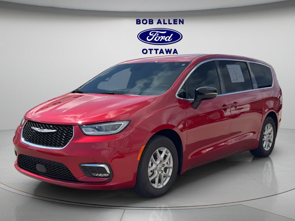 Used 2025 Chrysler Pacifica Select FWD image 2