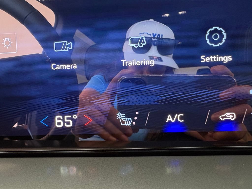 New 2026 Chevrolet Traverse LT w/ Midnight/Sport Edition FWD image 10