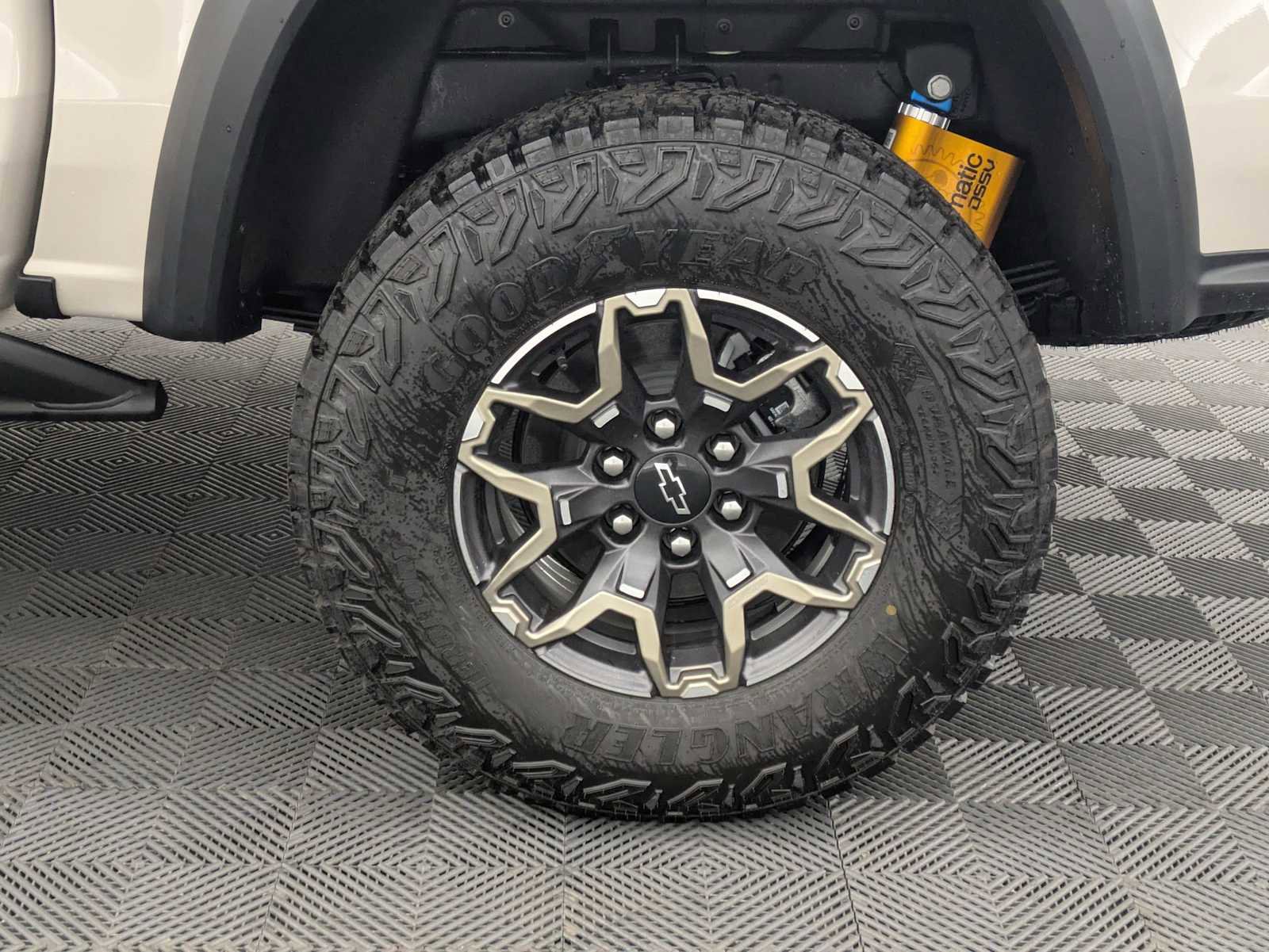 New 2026 Chevrolet Colorado ZR2 w/ Technology Package AWD/4WD image 16